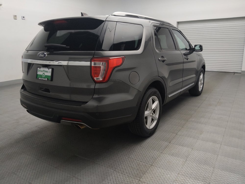 Used 2018 Ford Explorer XLT image 9
