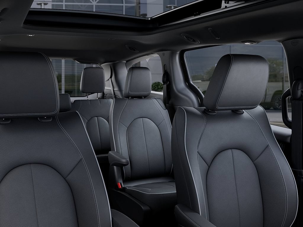 New 2027 Chrysler Pacifica Limited AWD/4WD image 26