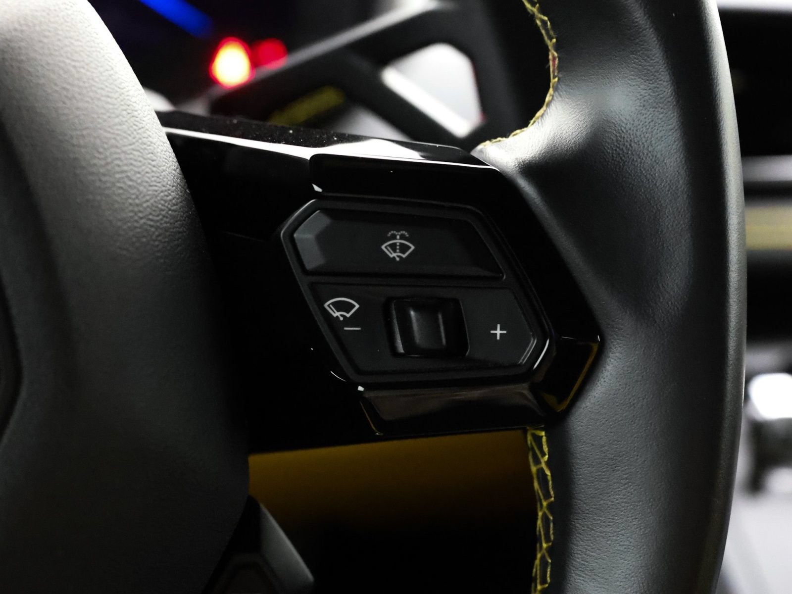 Used 2020 Lamborghini Huracan EVO RWD image 31