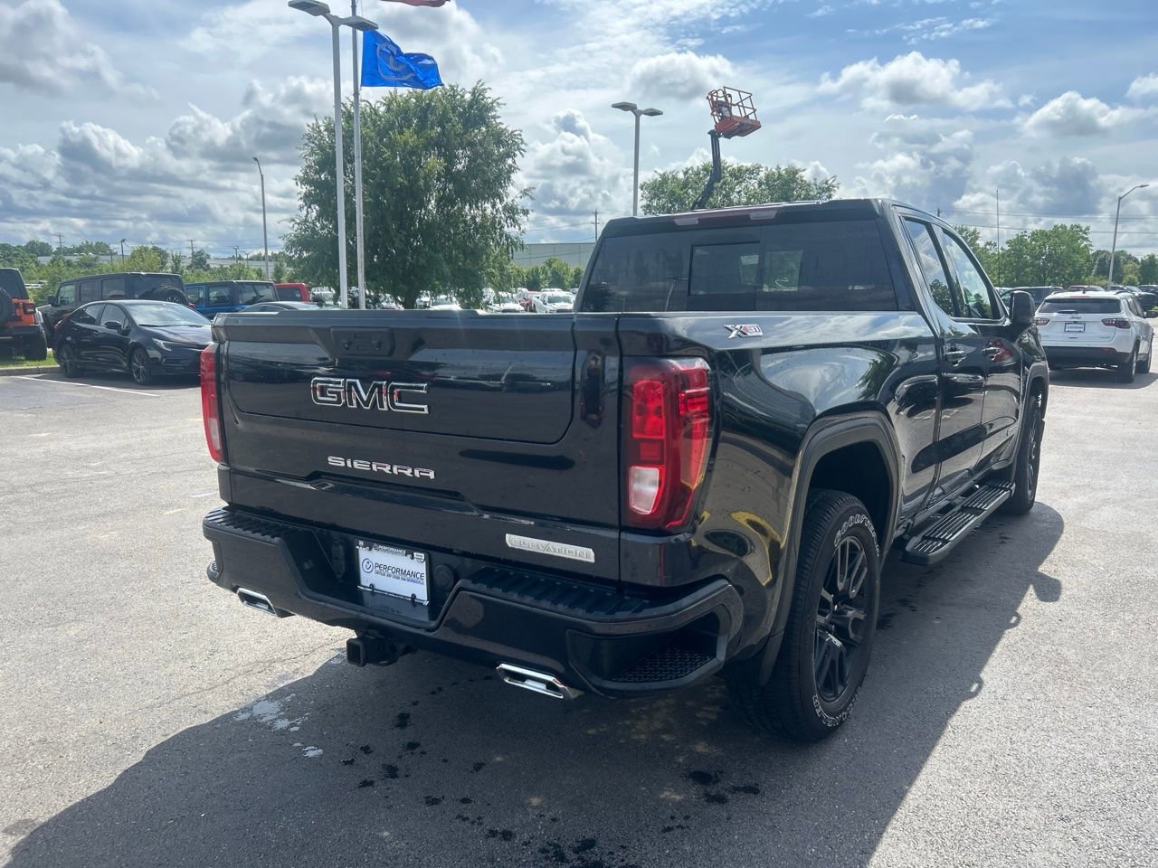 Used 2022 GMC Sierra 1500 Elevation w/ Preferred Package AWD/4WD image 3