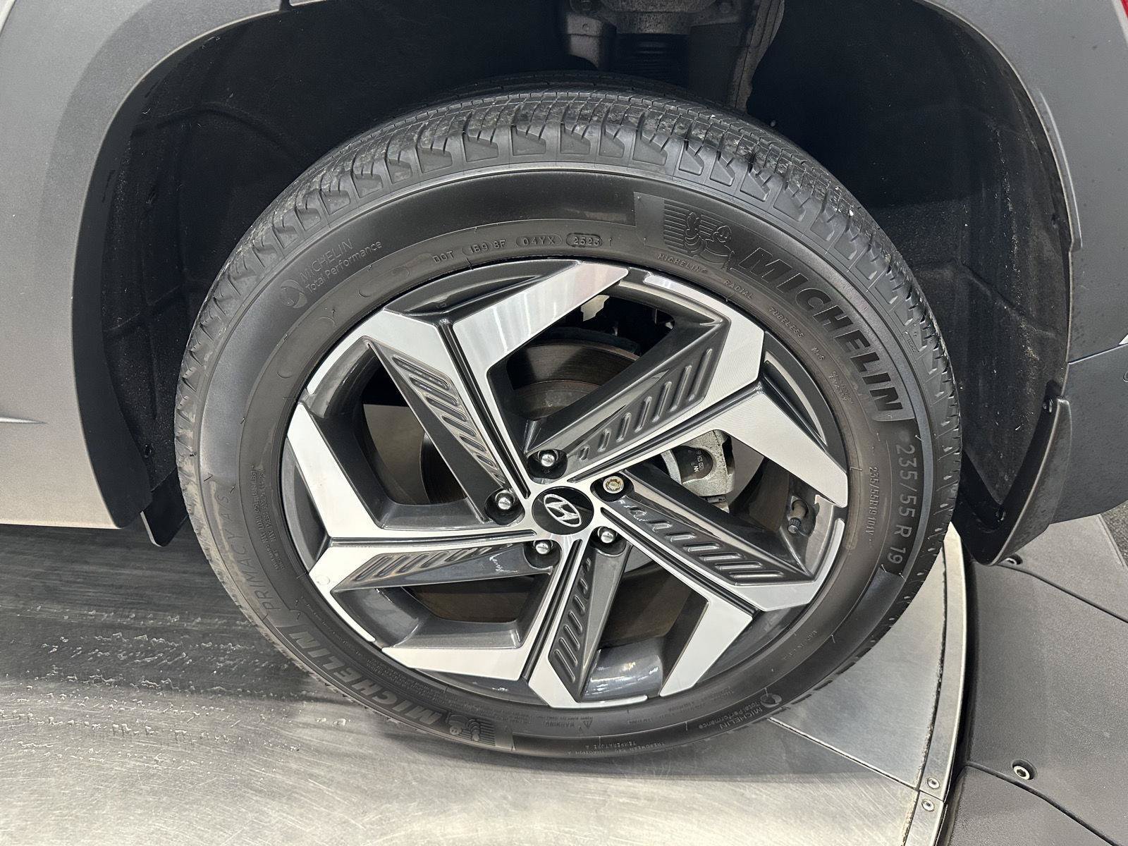 Certified 2024 Hyundai Tucson Limited AWD/4WD image 10