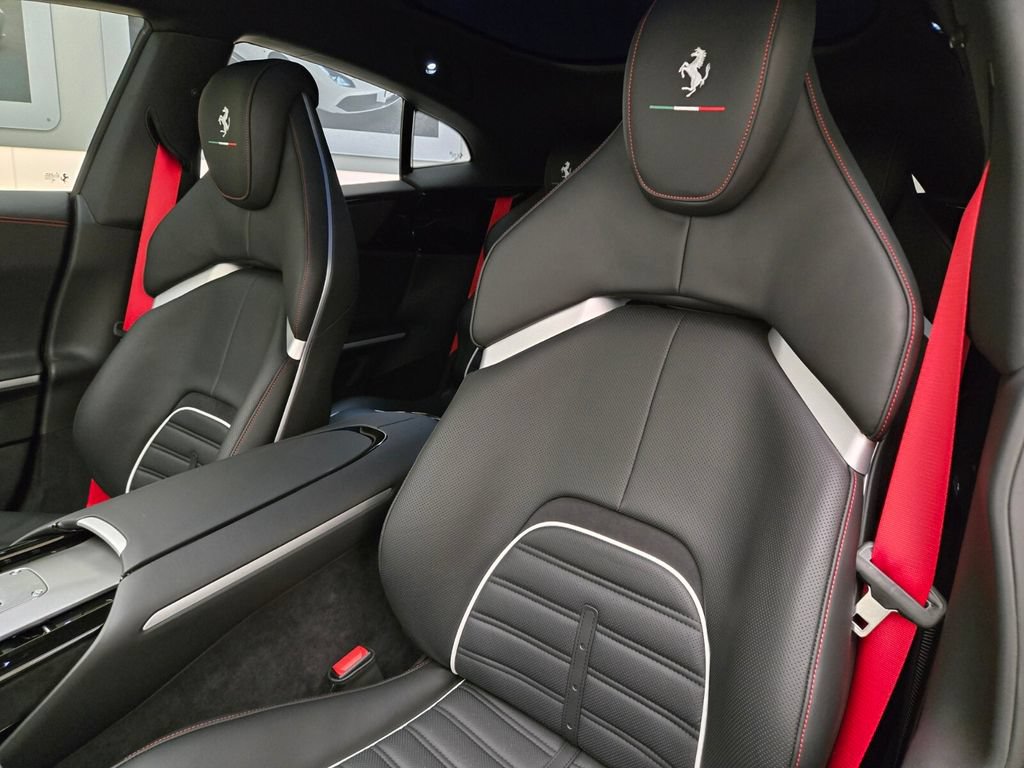 Used 2025 Ferrari Purosangue AWD/4WD image 31