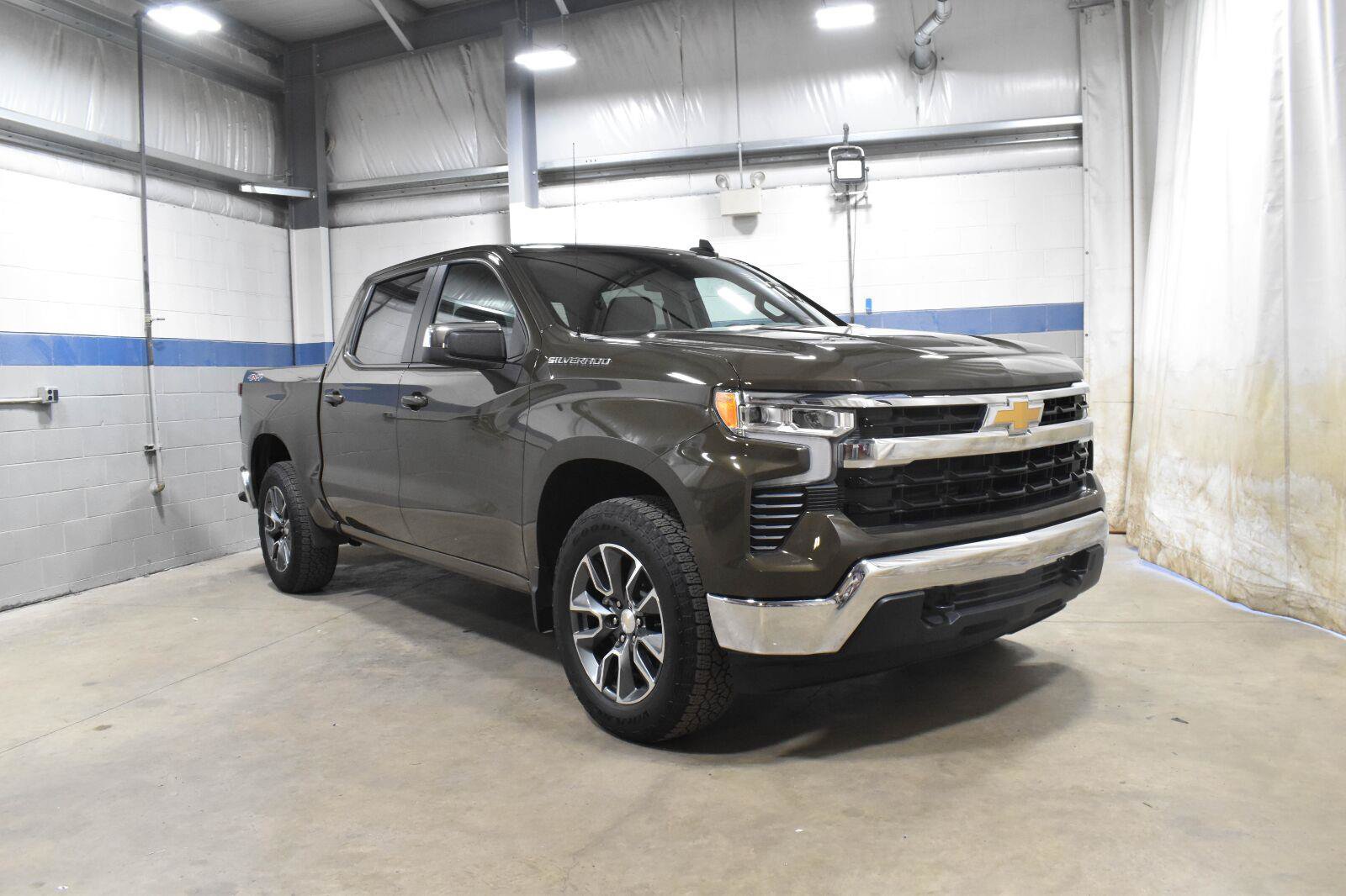 Used 2023 Chevrolet Silverado 1500 LT AWD/4WD image 26