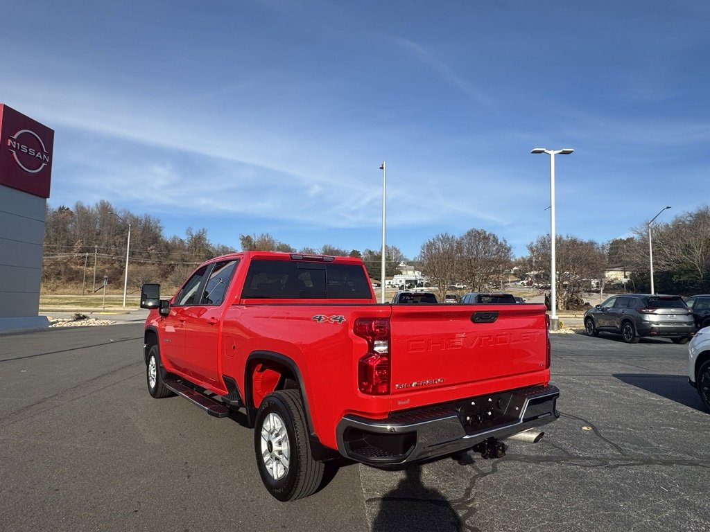 Used 2024 Chevrolet Silverado 2500 LT w/ Convenience Package image 5
