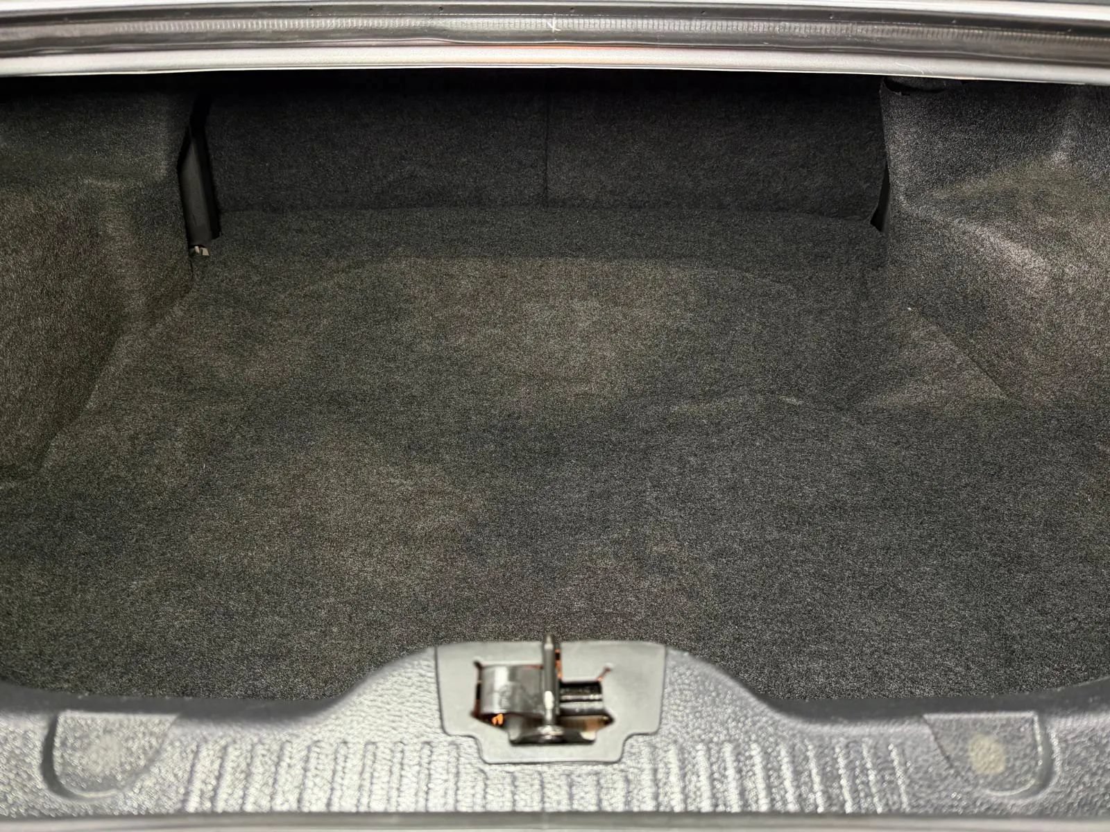 Used 2010 Ford Mustang GT RWD image 13