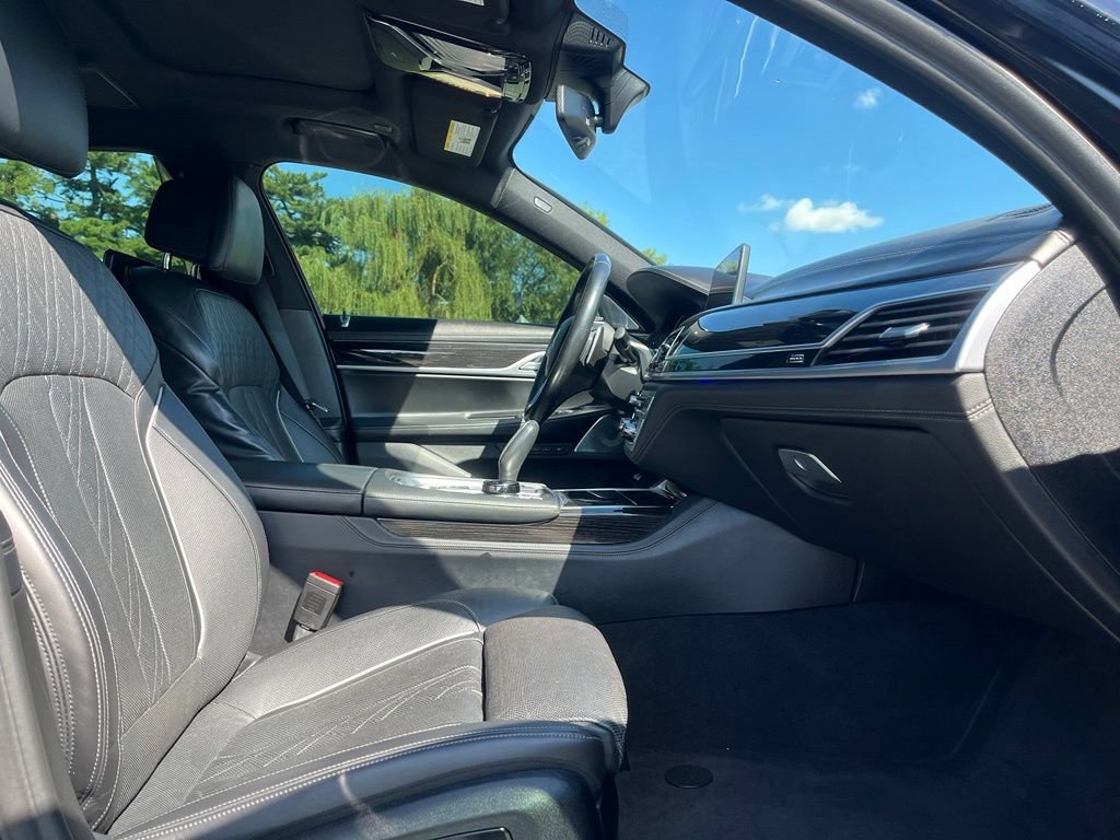 Used 2019 BMW 750i xDrive AWD/4WD image 31