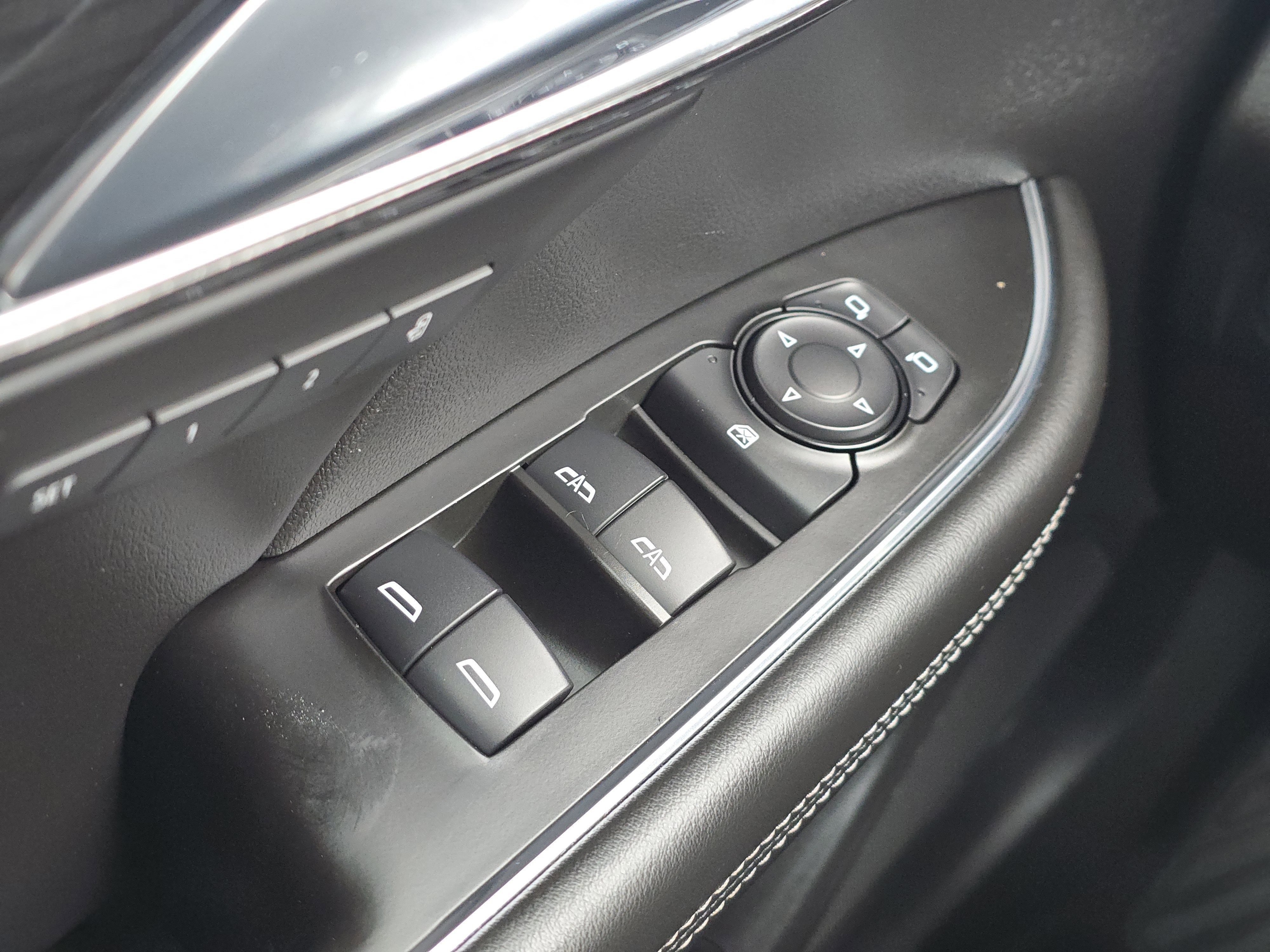 Used 2021 Buick Envision Essence w/ Sport Touring Package AWD/4WD image 24