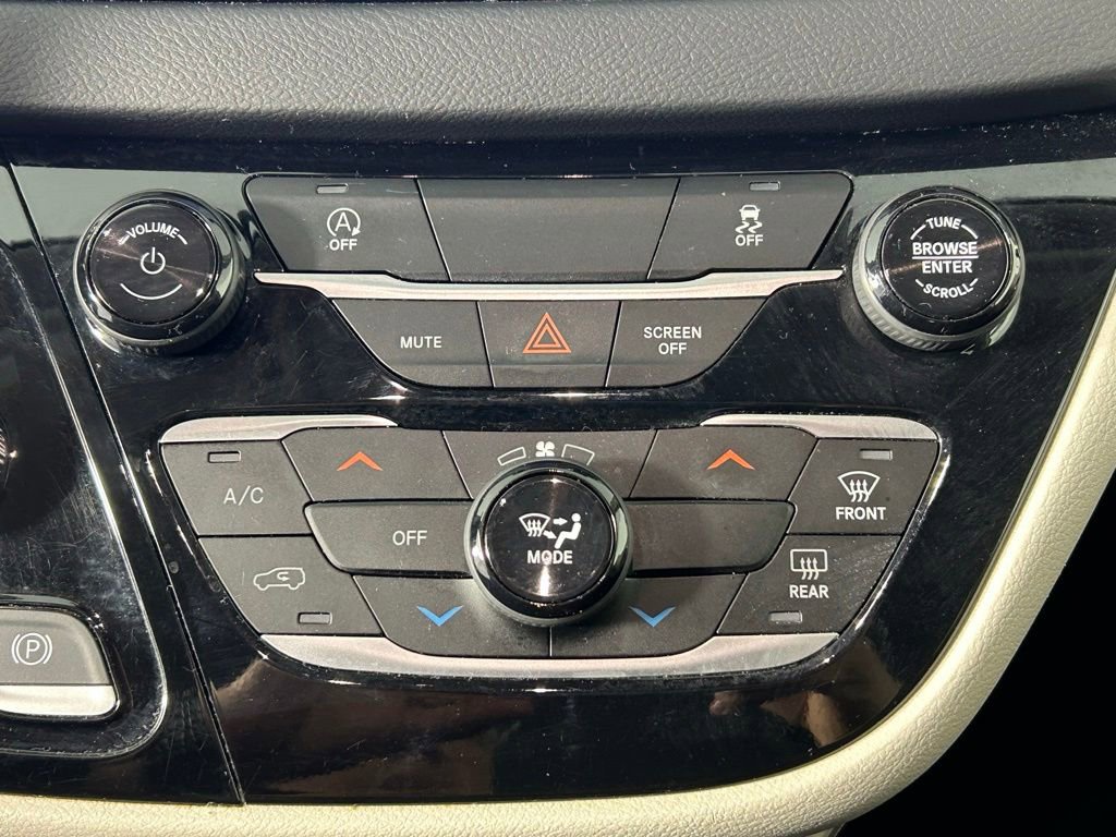 Used 2023 Chrysler Voyager LX FWD image 19