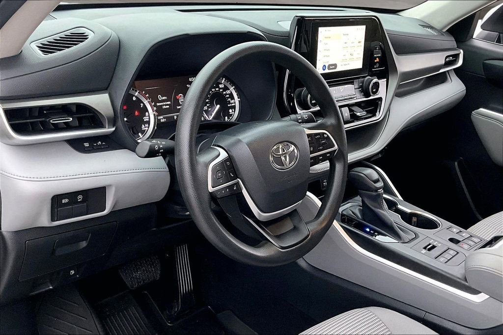 Used 2023 Toyota Highlander L image 17