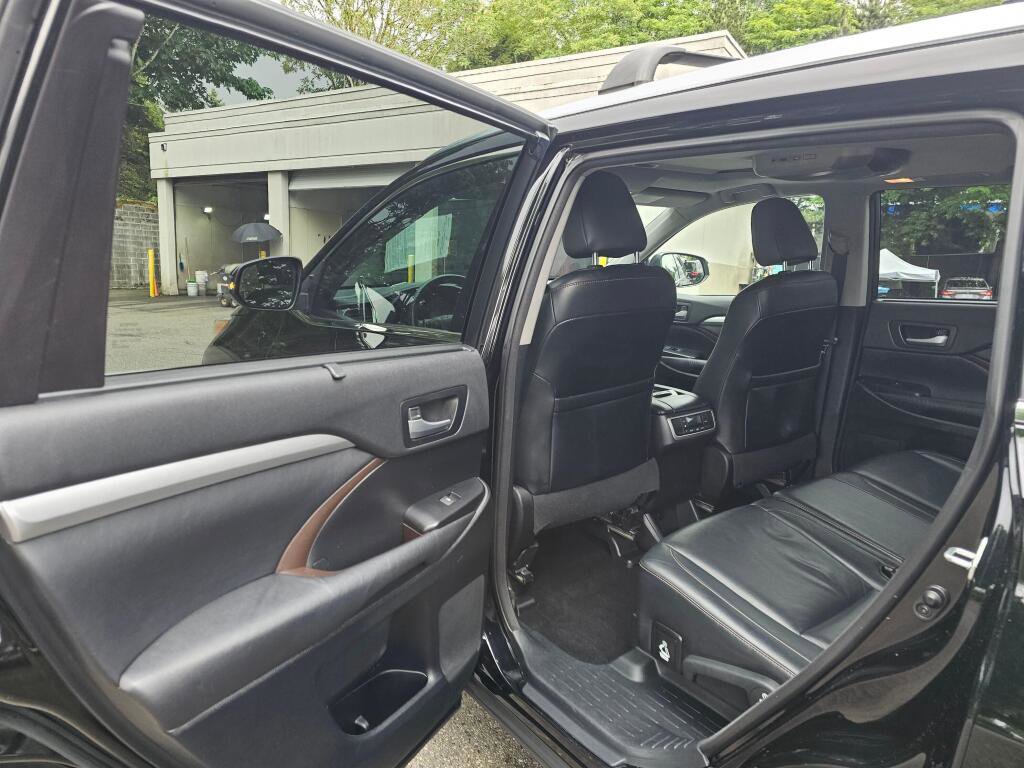 Used 2015 Toyota Highlander XLE AWD/4WD image 18