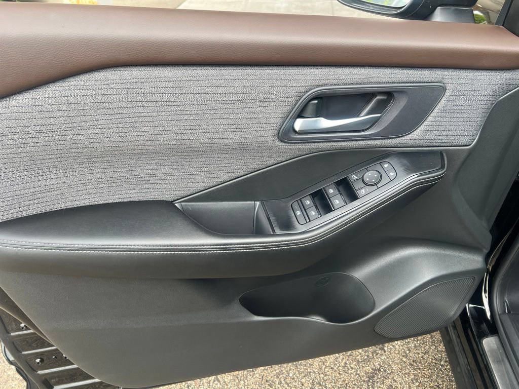 Certified 2023 Nissan Rogue SV AWD/4WD image 7