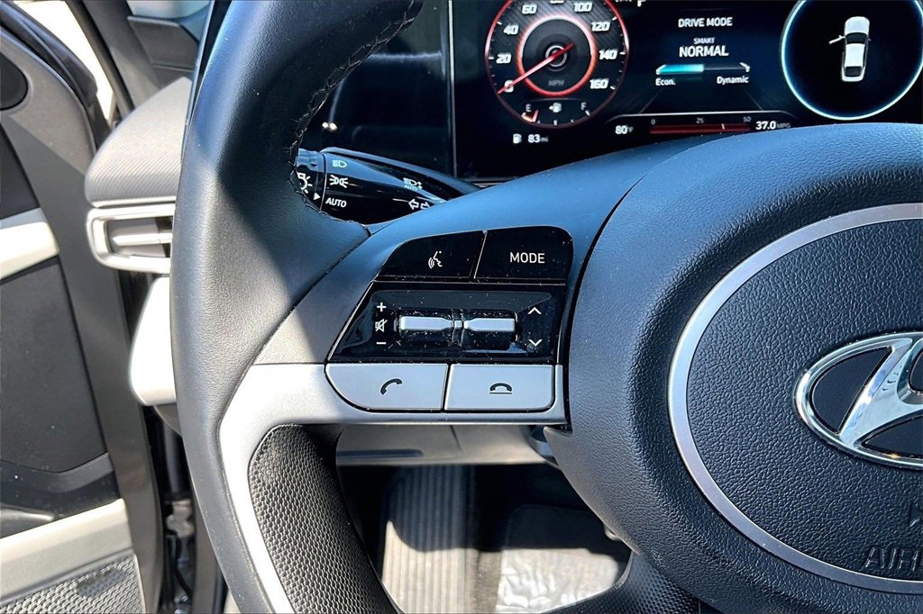 Used 2022 Hyundai Elantra Limited image 24