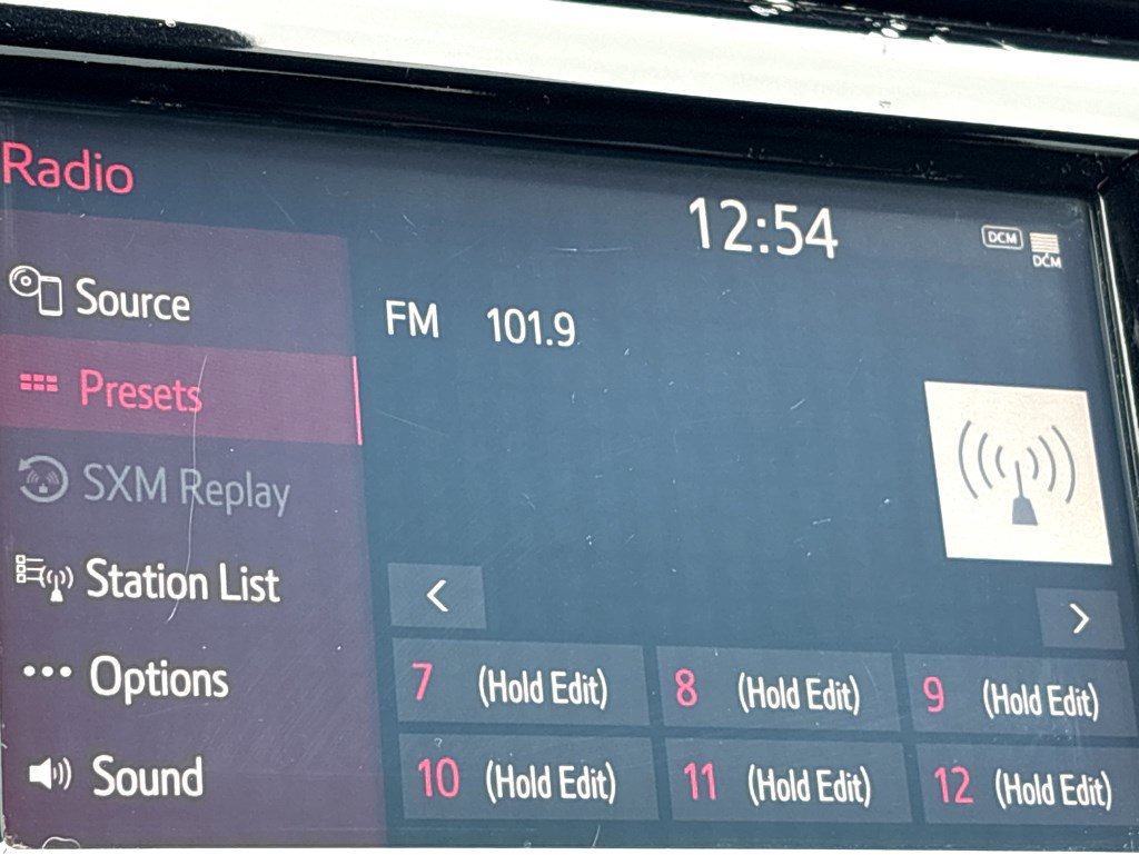 Used 2020 Toyota Camry SE image 6