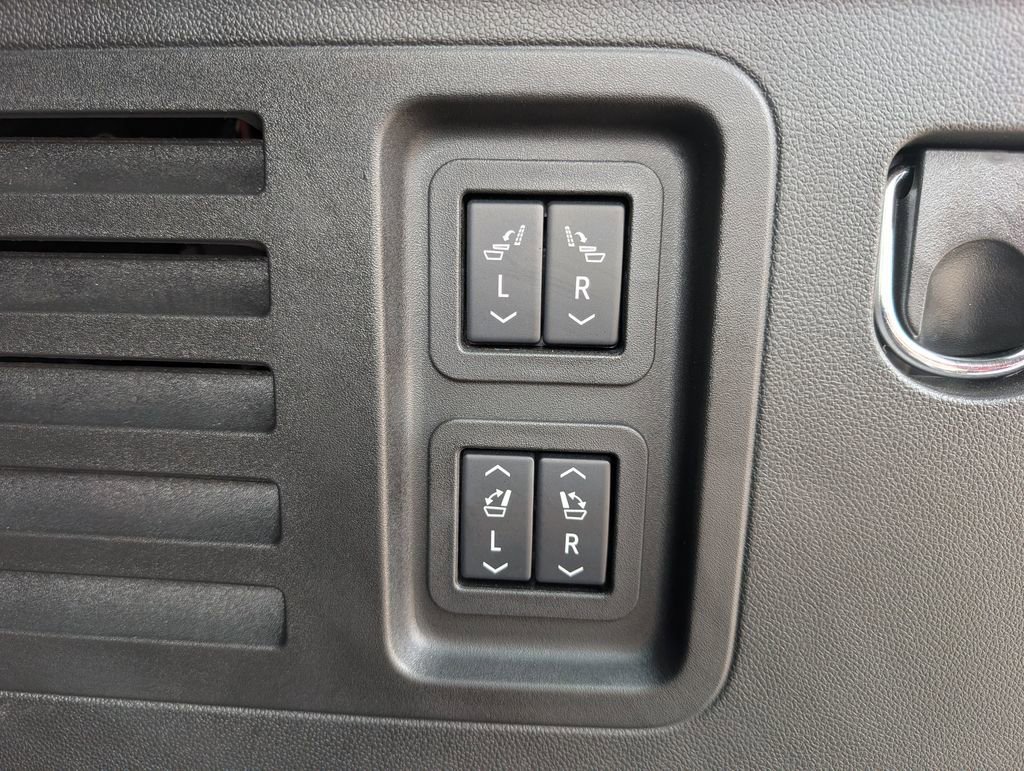 Used 2025 Chevrolet Traverse RS w/ LPO, Floor Liner Package image 22