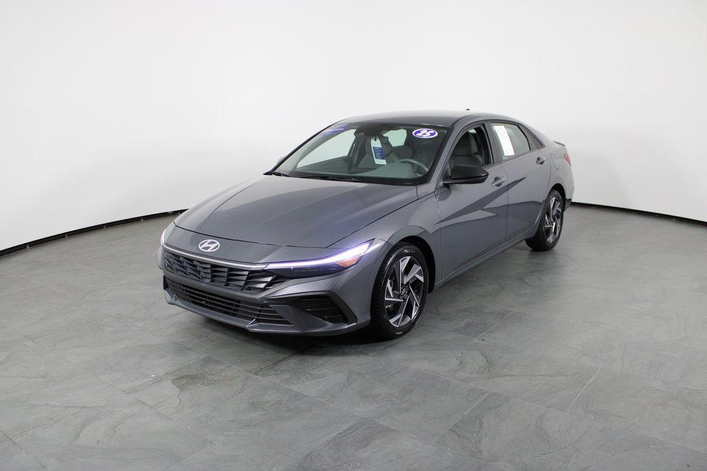 Certified 2025 Hyundai Elantra Sport image 2