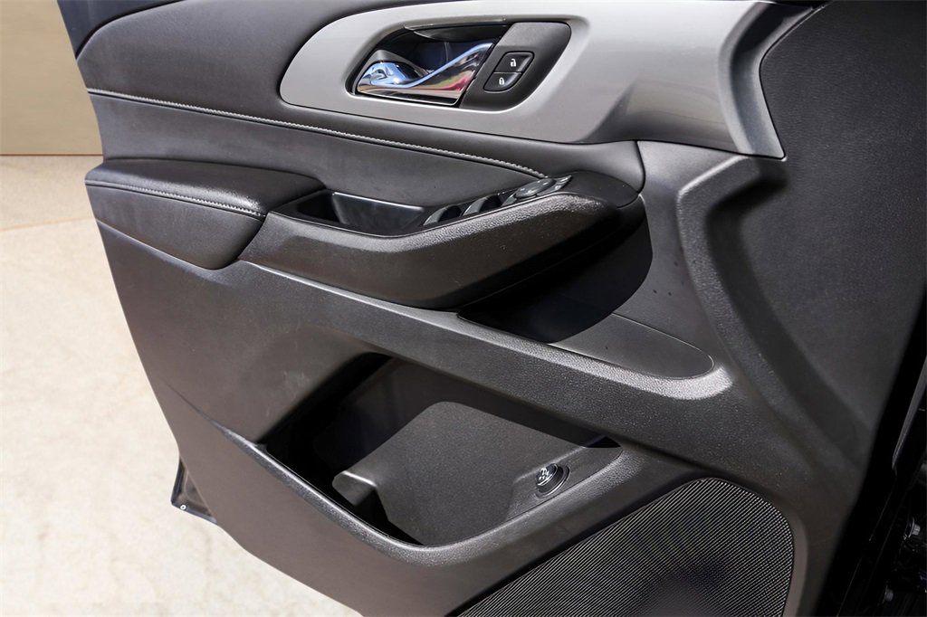 Used 2023 Chevrolet Traverse LT image 21