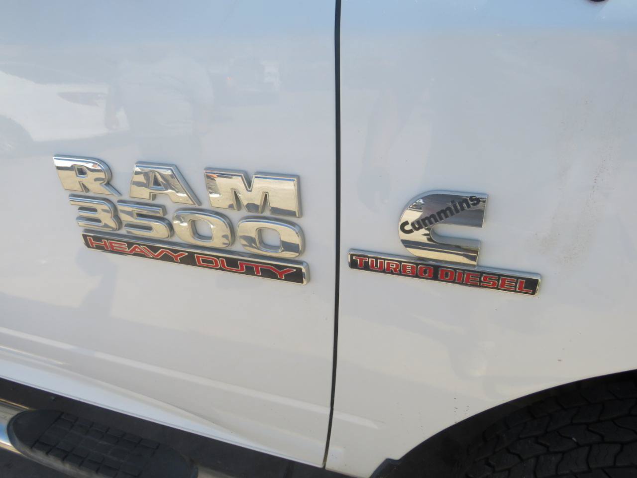 Used 2018 RAM 3500 Tradesman w/ Chrome Appearance Group AWD/4WD image 2