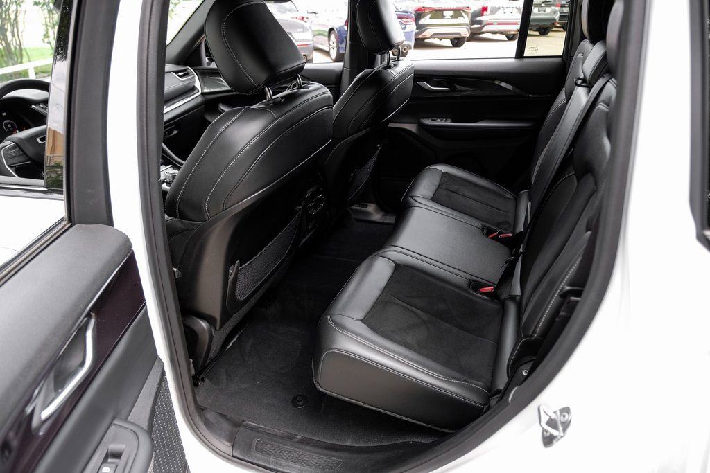 Used 2023 Jeep Grand Cherokee Altitude image 49