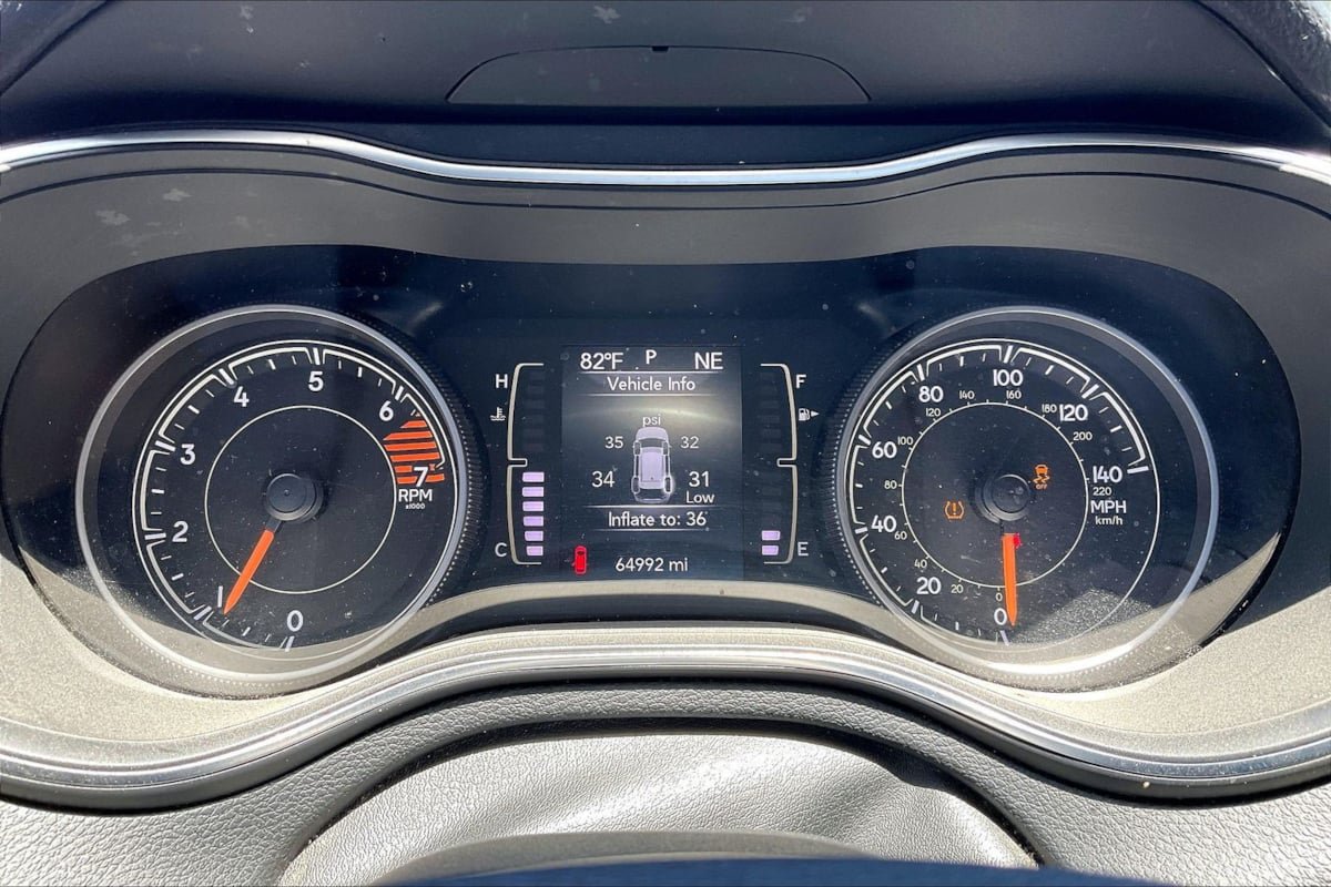 Used 2019 Jeep Cherokee Latitude w/ Popular Appearance Group AWD/4WD image 20