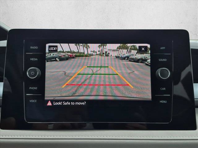 Used 2025 Volkswagen Taos SE FWD image 14