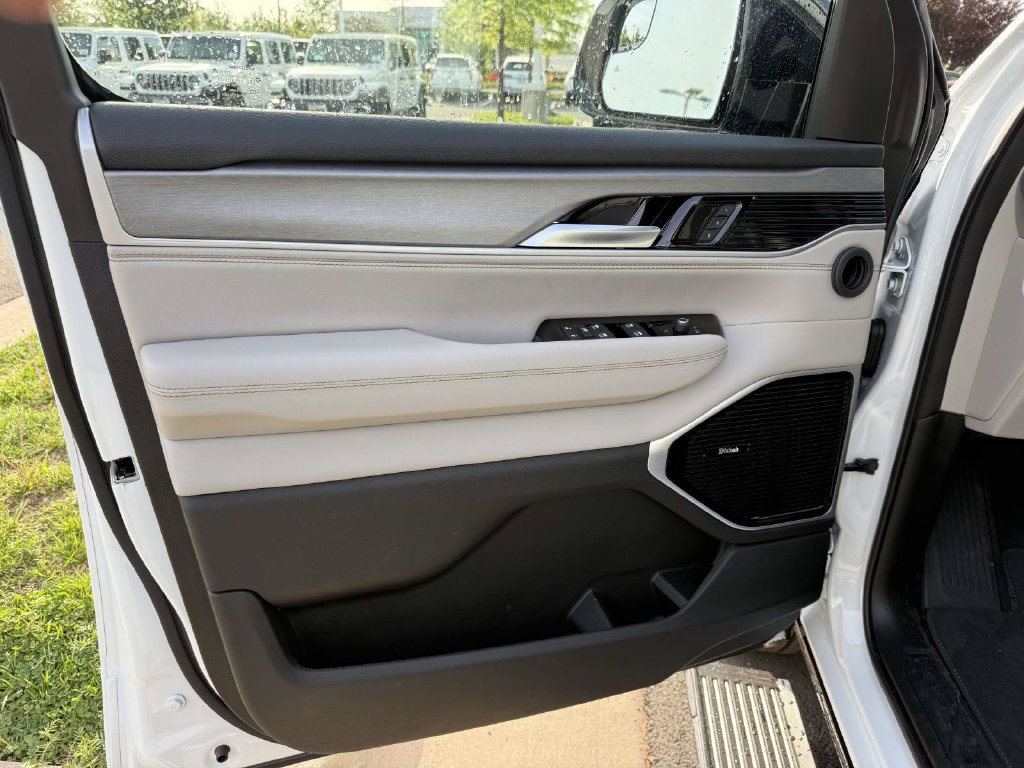 New 2026 Jeep Grand Wagoneer Limited AWD/4WD image 31
