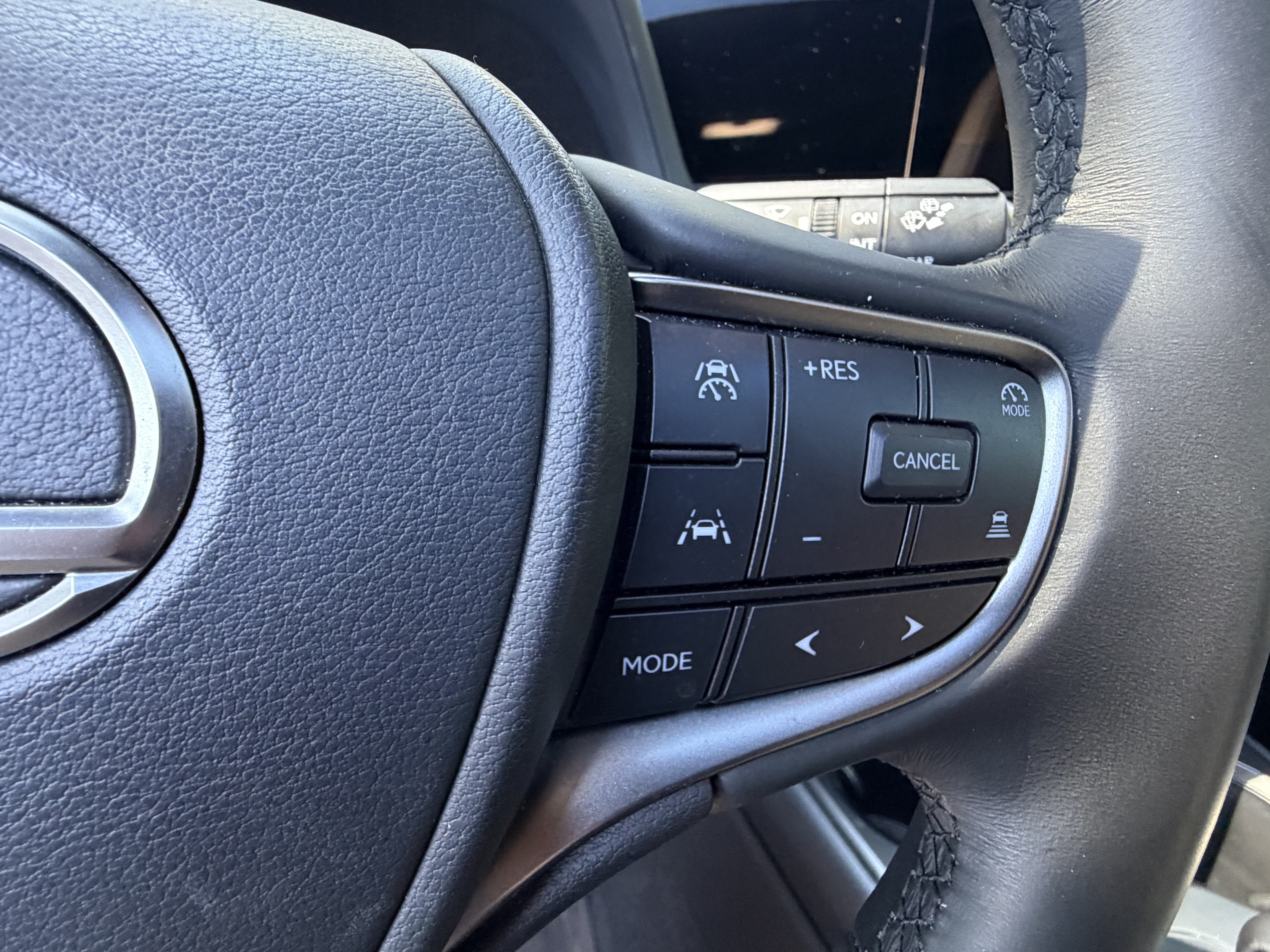 Certified 2025 Lexus UX 300h FWD w/ Accessory Package (Z1) image 19