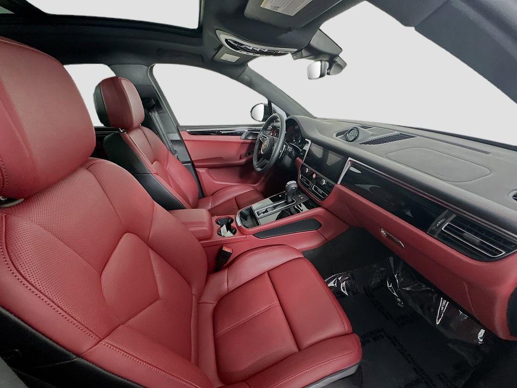 New 2026 Porsche Macan Turbo AWD/4WD image 30