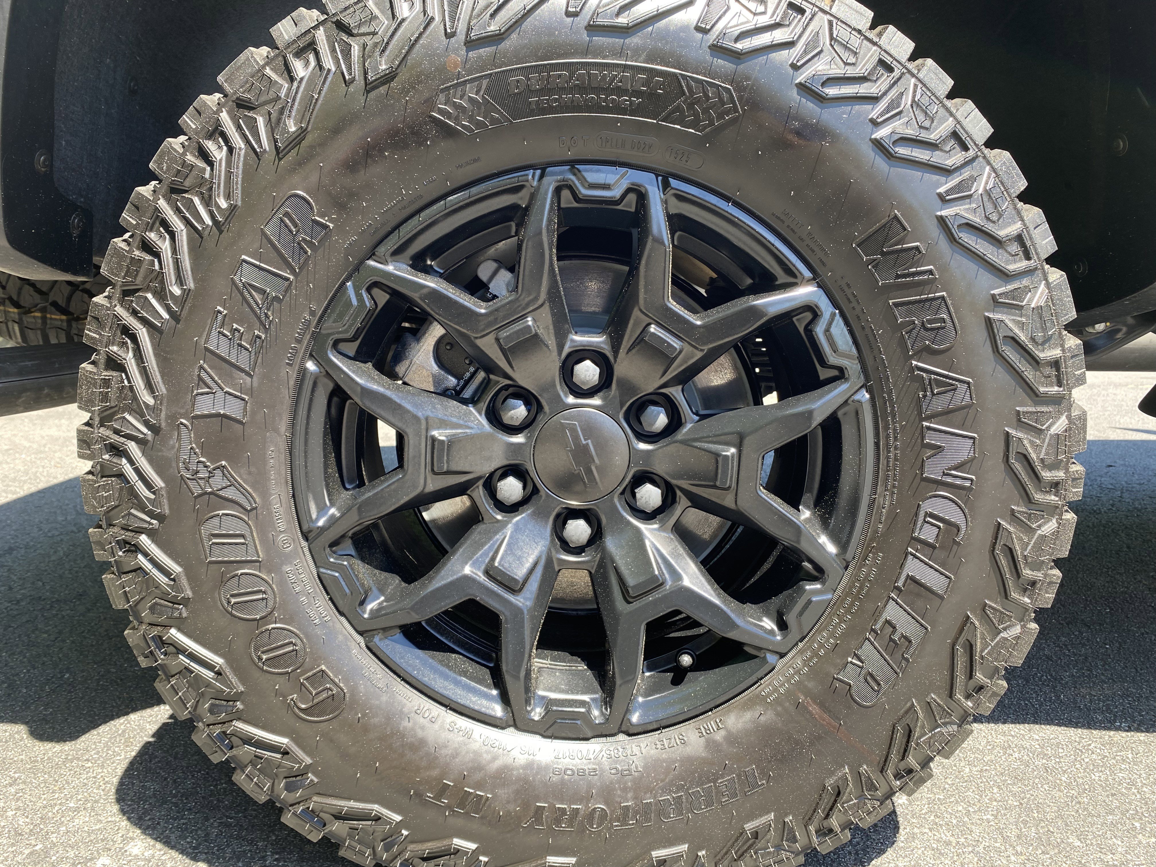 Used 2026 Chevrolet Colorado ZR2 w/ Technology Package AWD/4WD image 47