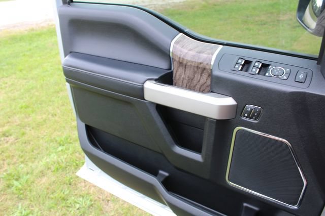 Used 2019 Ford F250 Lariat w/ Lariat Ultimate Package AWD/4WD image 26