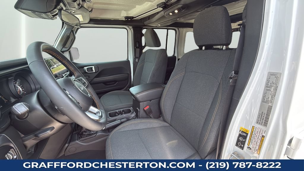 Used 2025 Jeep Wrangler Unlimited Sahara AWD/4WD image 23