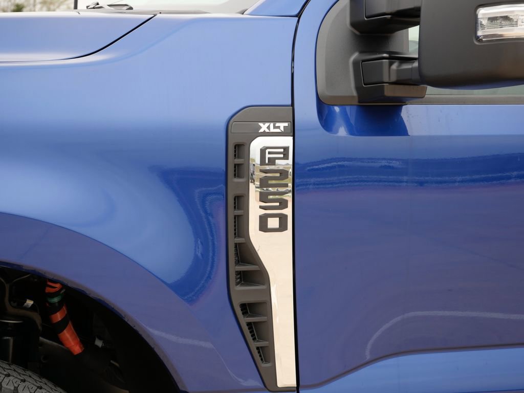 New 2026 Ford F250 XLT w/ FX4 Off-Road Package image 12