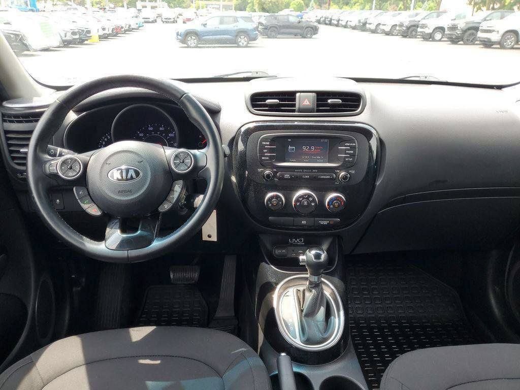 Used 2015 Kia Soul ! FWD image 22