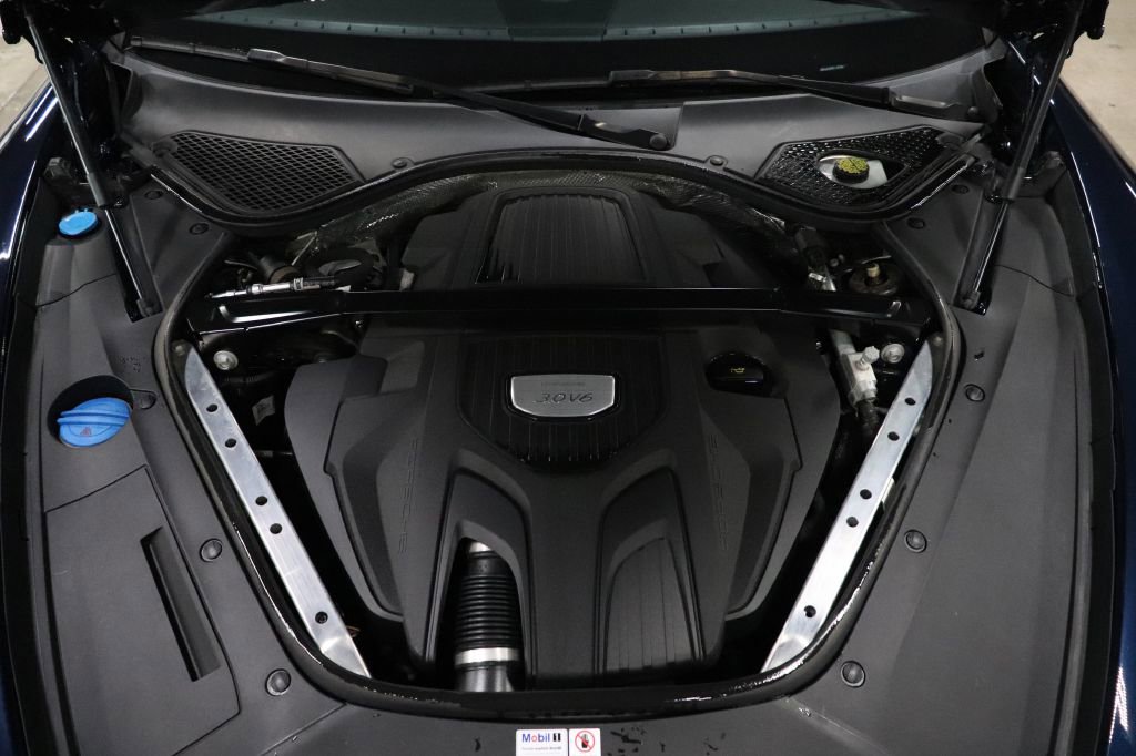 Used 2020 Porsche Panamera image 28