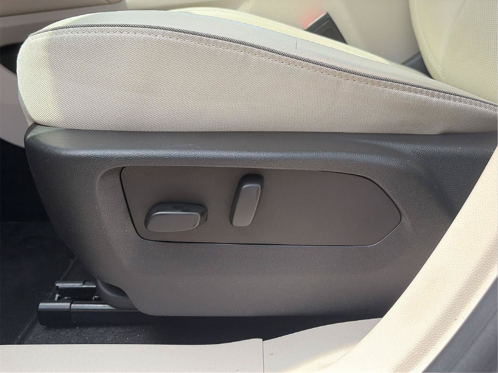 Certified 2023 Buick Envision Essence AWD/4WD image 28