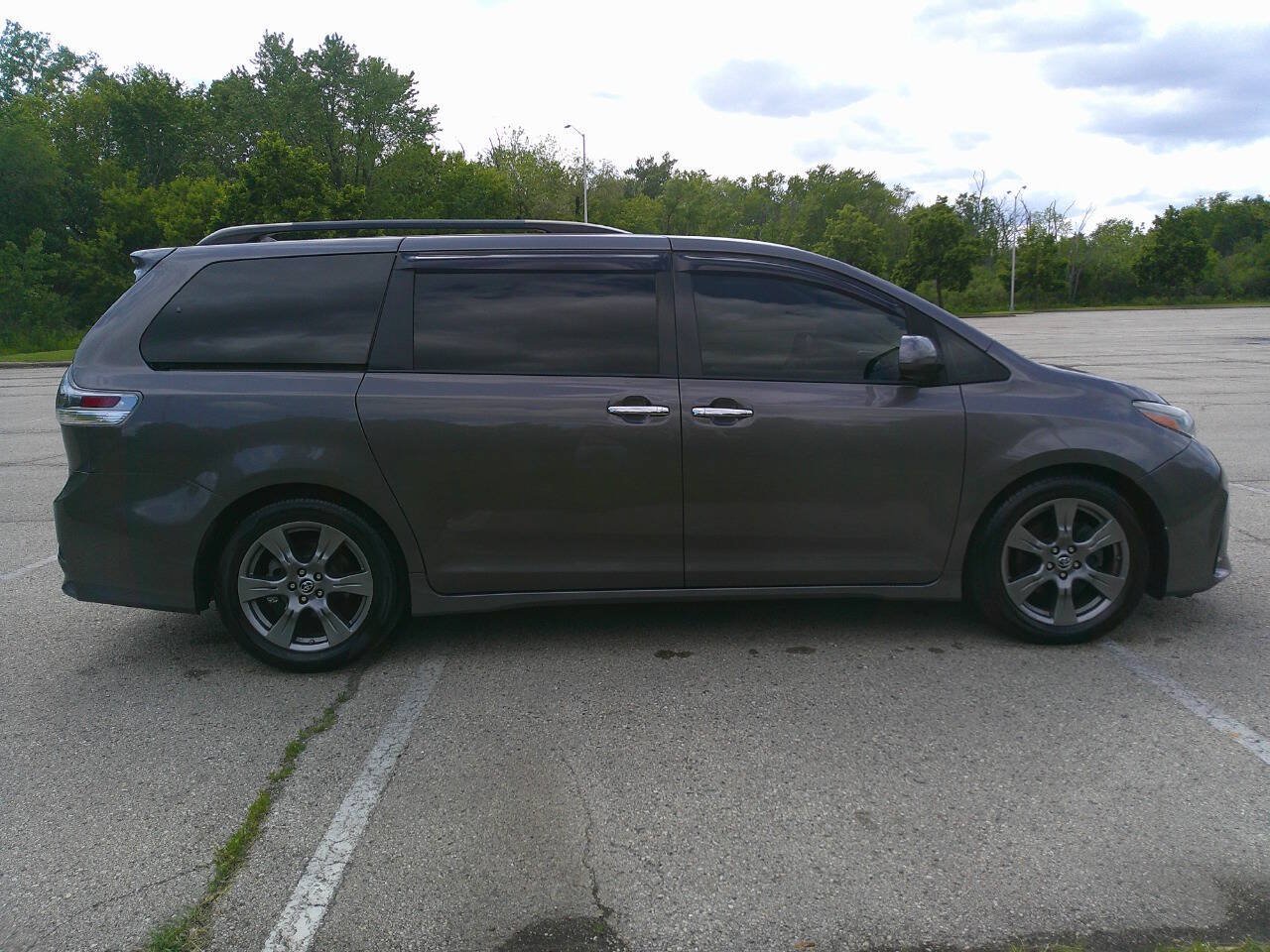 Used 2018 Toyota Sienna SE FWD image 7