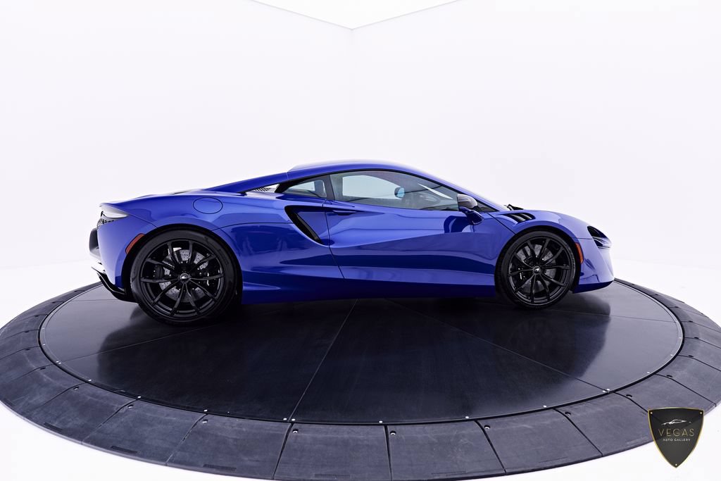 Used 2025 McLaren Artura RWD image 18