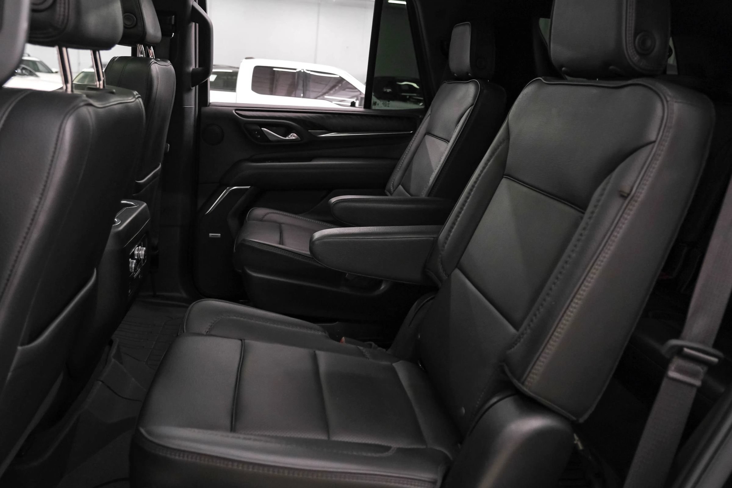 Used 2023 GMC Yukon Denali w/ LPO, Floor Liner Package RWD image 40
