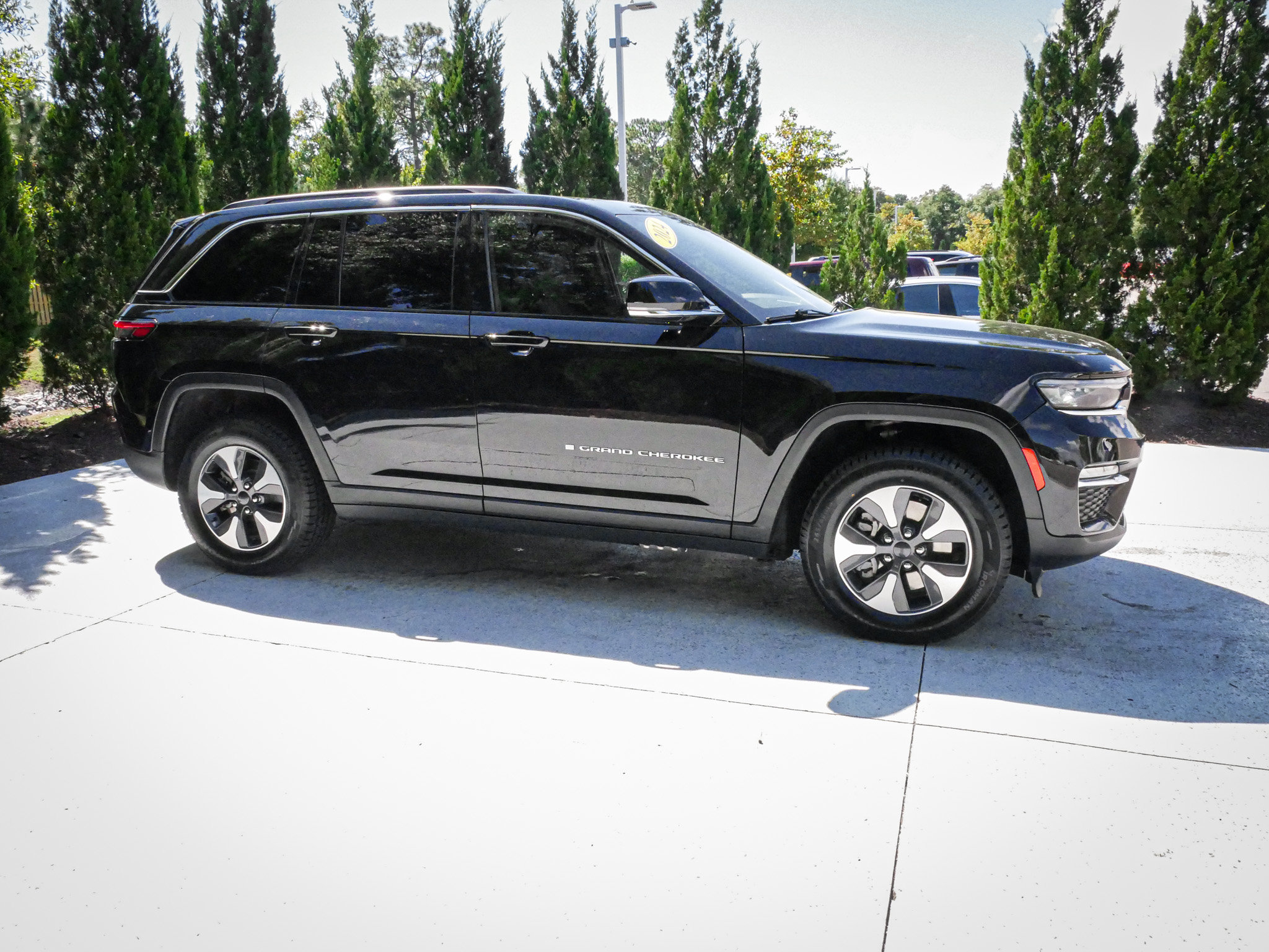 Used 2024 Jeep Grand Cherokee Limited 4xe AWD/4WD image 11