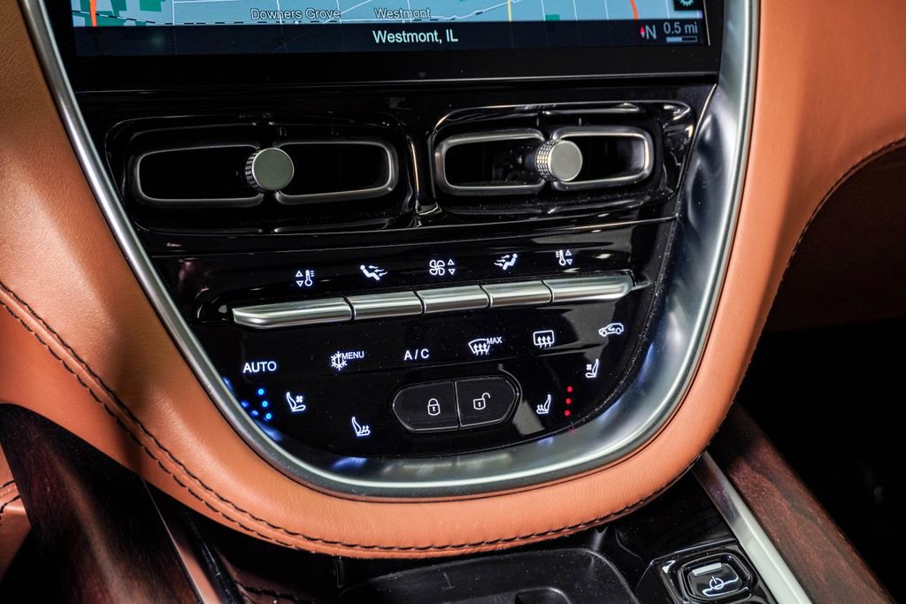 Used 2021 Aston Martin DBX image 28