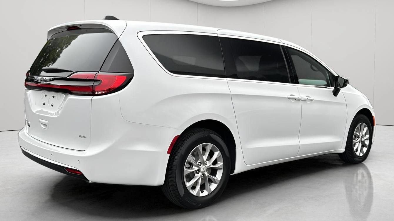 New 2025 Chrysler Pacifica Select AWD/4WD image 6