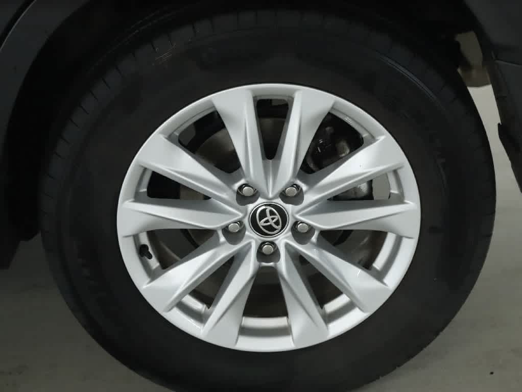 Certified 2024 Toyota Corolla Cross LE w/ Moonroof Package AWD/4WD image 38