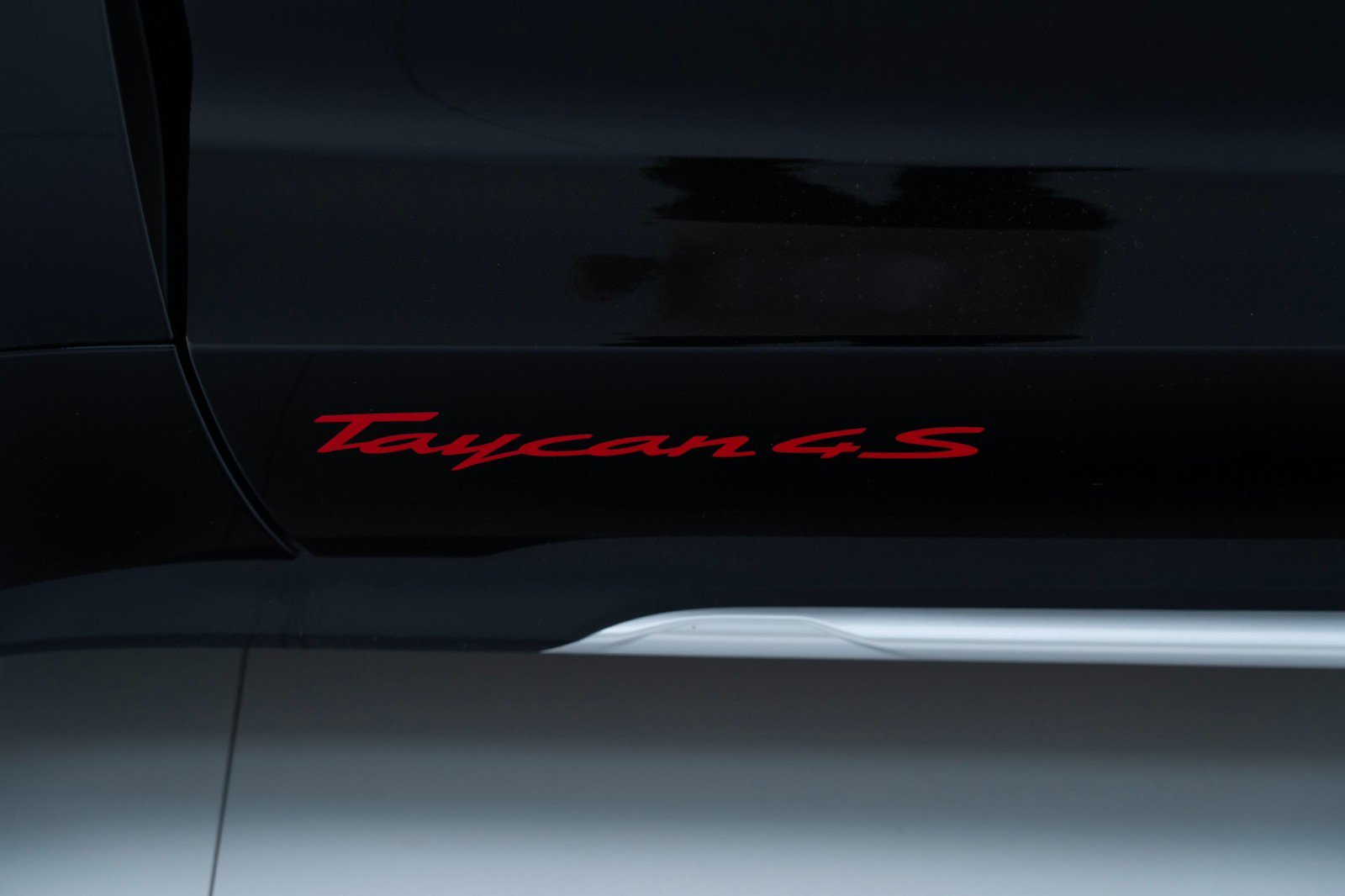 New 2025 Porsche Taycan 4S image 14
