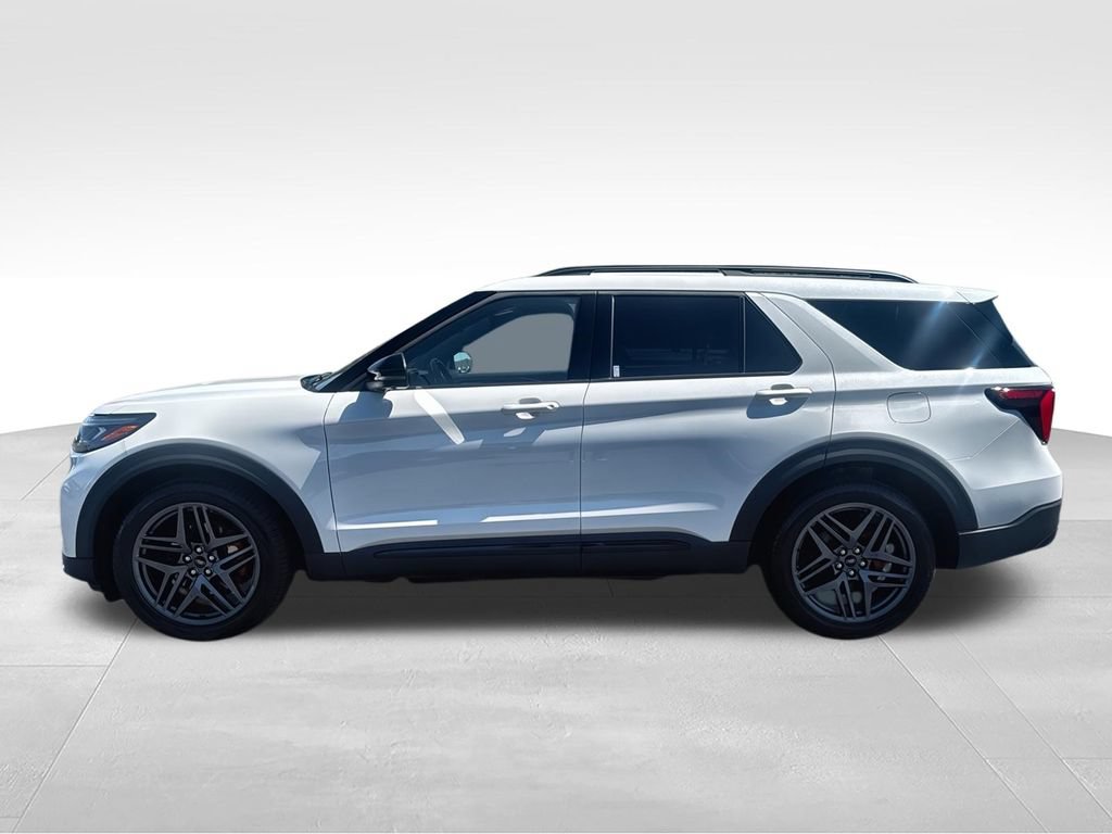 Used 2025 Ford Explorer ST AWD/4WD image 5