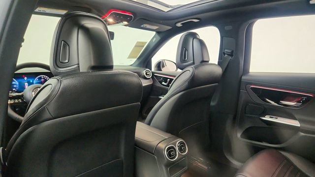 Used 2025 Mercedes-Benz GLC 350e 4MATIC image 32