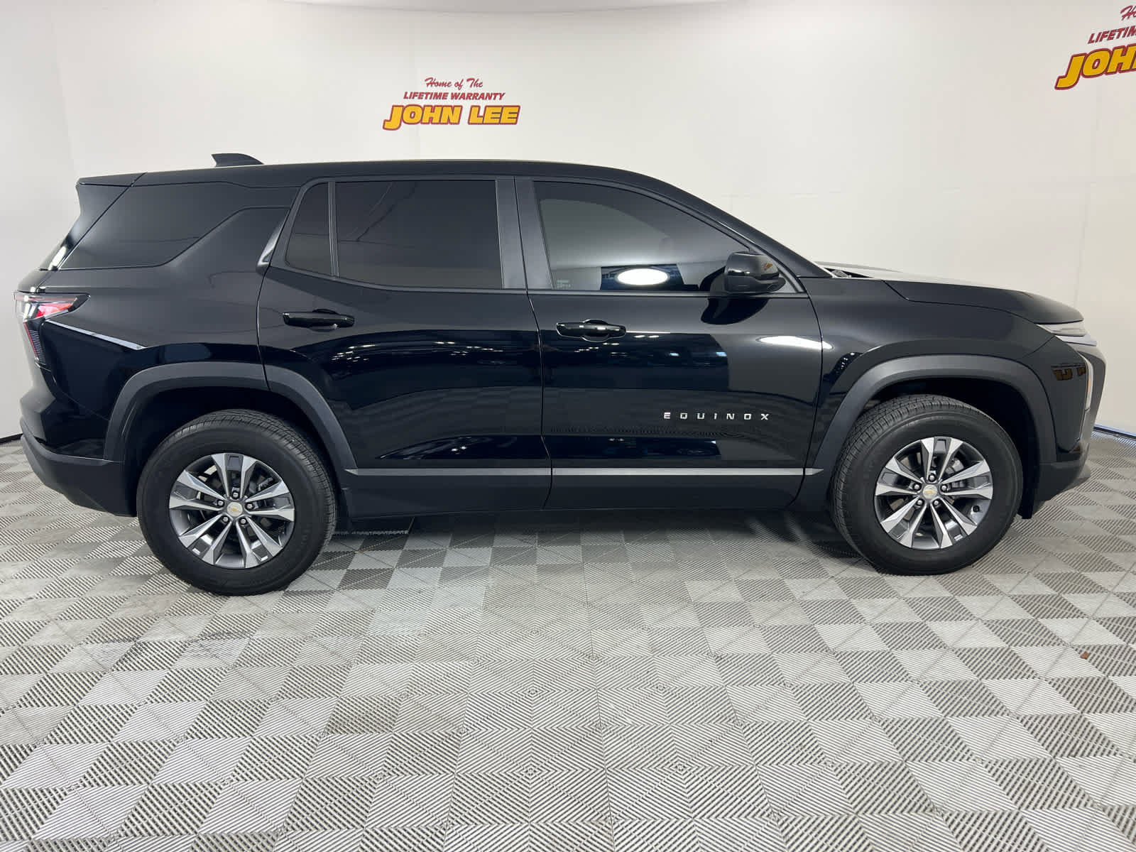 Used 2025 Chevrolet Equinox LT FWD image 8