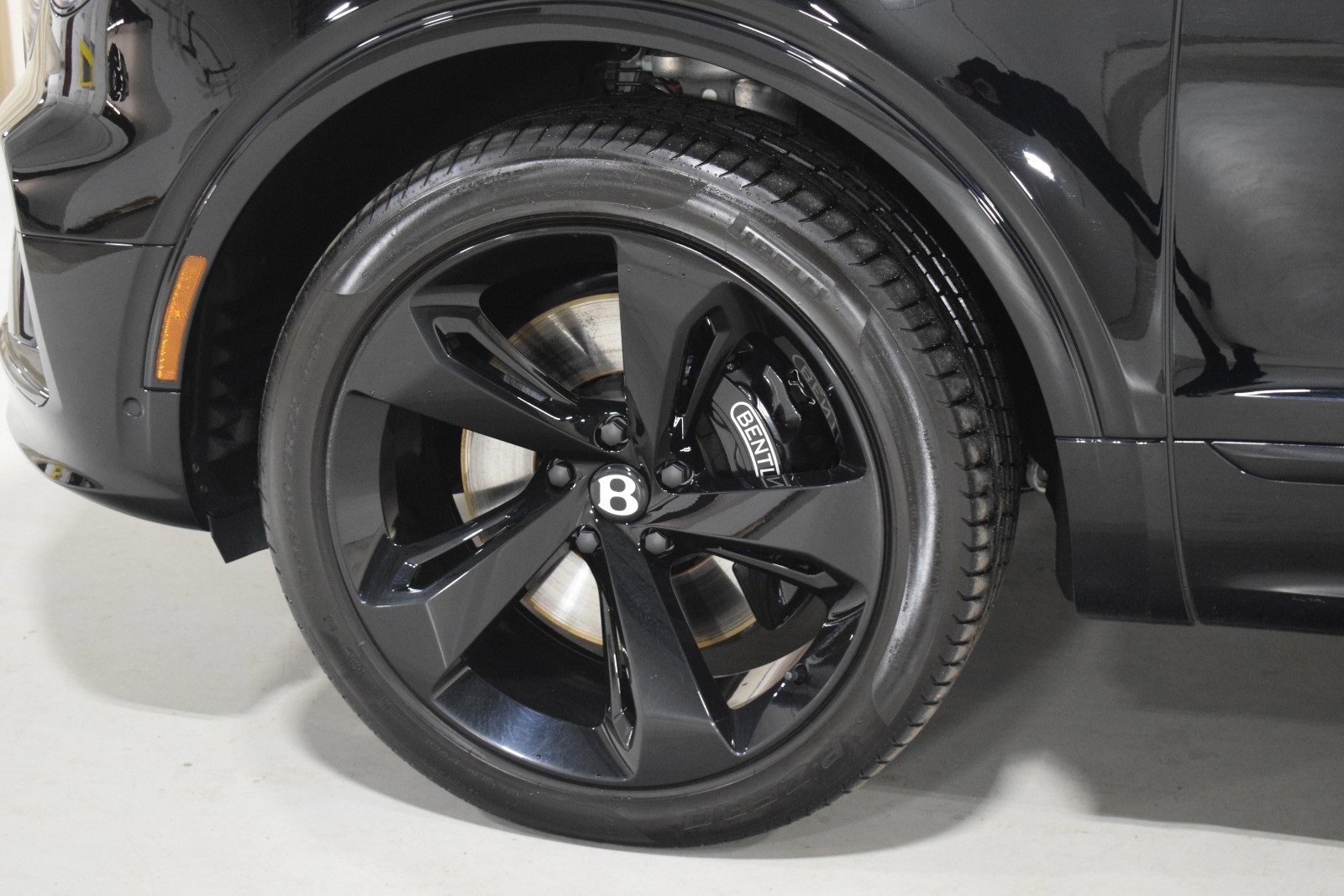 Used 2023 Bentley Bentayga image 16