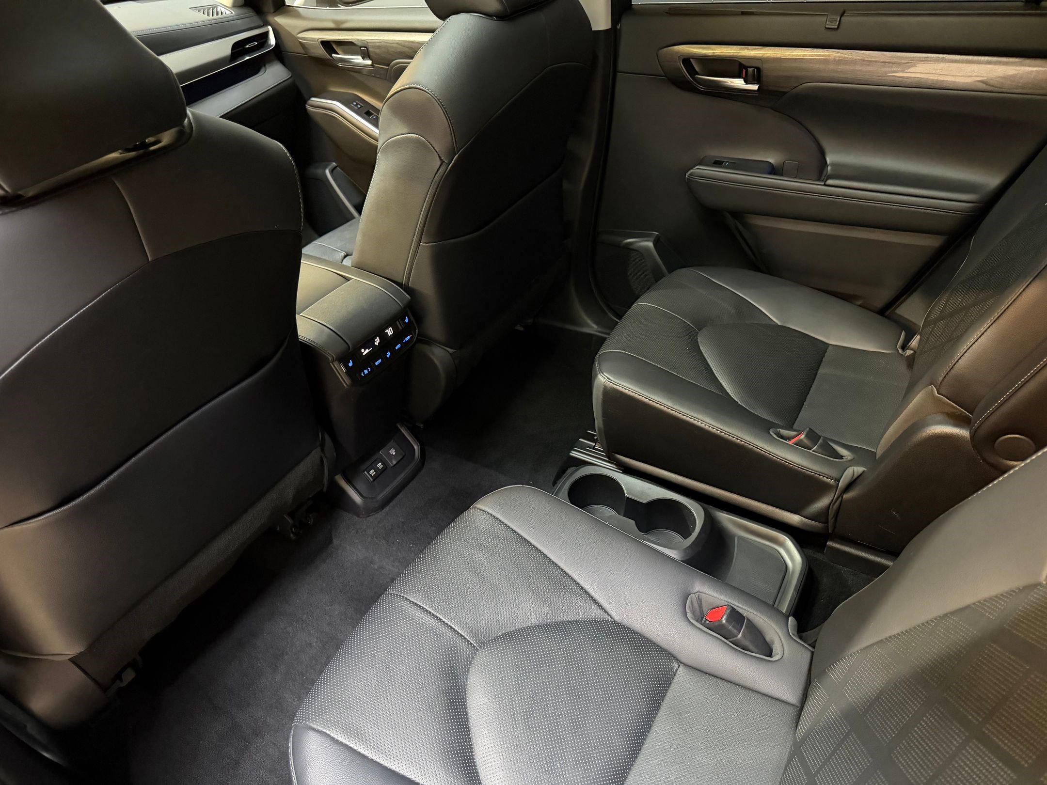 Used 2021 Toyota Highlander Platinum image 41