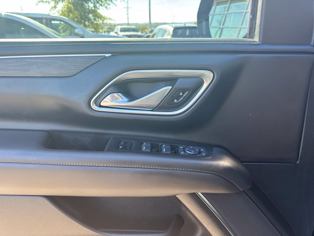 Used 2024 Chevrolet Suburban Z71 w/ Luxury Package AWD/4WD image 14