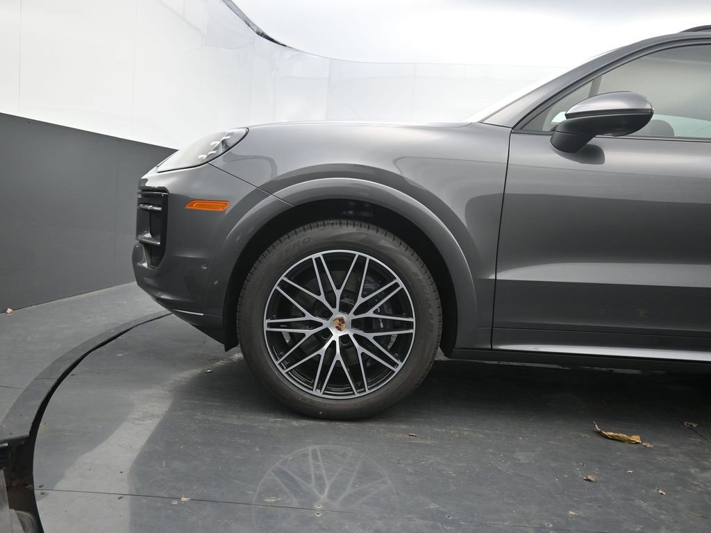 Certified 2025 Porsche Cayenne image 12