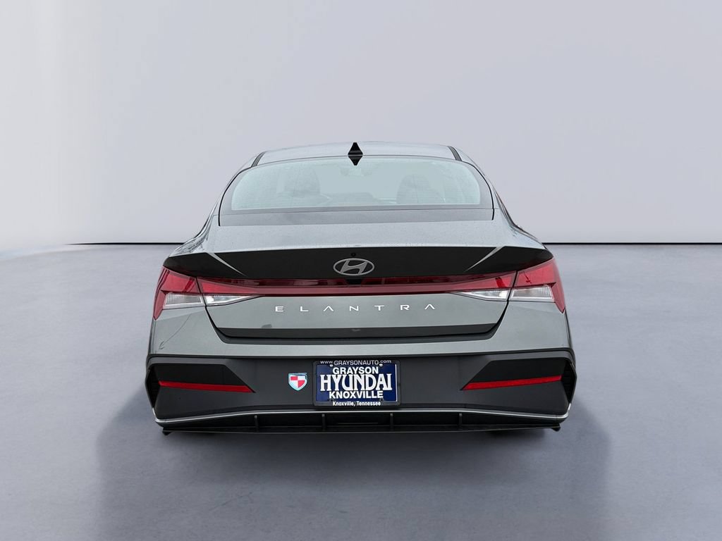 New 2026 Hyundai Elantra SE FWD image 4
